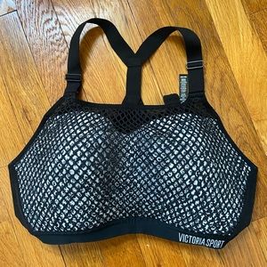 Victoria’s Secret Incredible Lightweight Max Sports Bra Snow Leopard Print 38D